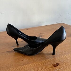 Women's Black Pointed-Toe Pumps